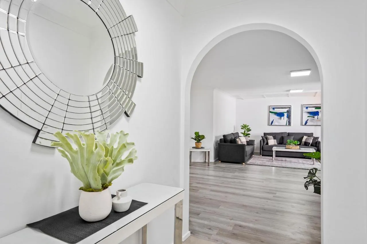 Coco Bella Retreat In Central Surfers - Sleeps 6-8 Gold Coast 0*,