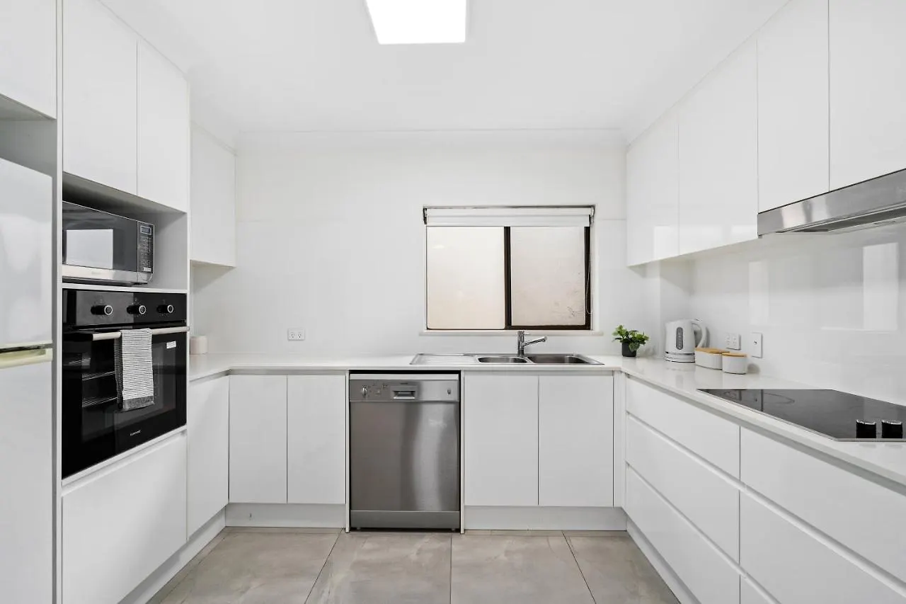 Coco Bella Retreat In Central Surfers - Sleeps 6-8 Gold Coast 0*,  Australia